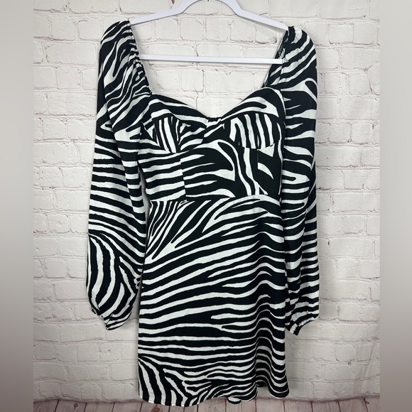 STEVE MADDEN Nicole Zebra Print Mini Dress Black White Sweetheart‎ Neck Sz 2 NWT - Picture 1 of 7